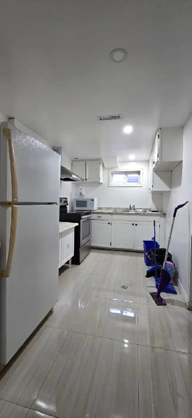 Basement Rental with kitchen and 2 bedrooms Image# 3