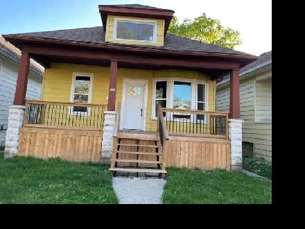 Beautiful 2 bedrooms, 1 bath lower level unit utility included Image# 12