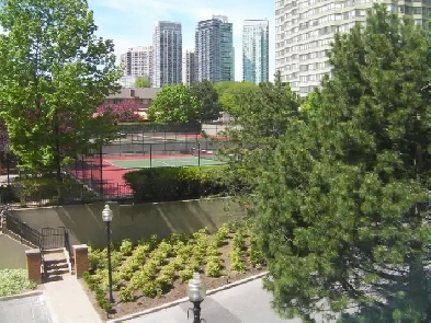 AVAILABLE NOW MISSISSAUGA CITY CENTRE LARGE SUITE ALL-INCLUSIVE Image# 7