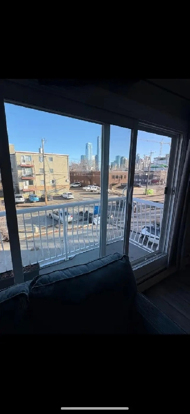 Available Immediately 1-Bedroom Condo for Rent Downtown Image# 3