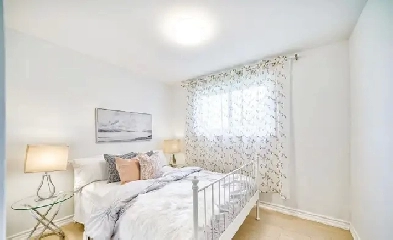 BRIGHT AND SPACIOUS ROOM FOR RENT - OAKVILLE Image# 2