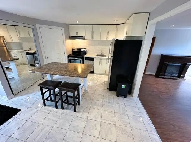 Spacious 2BR Upper Unit Near Locke St | Parking   Pet-Friendly Image# 5