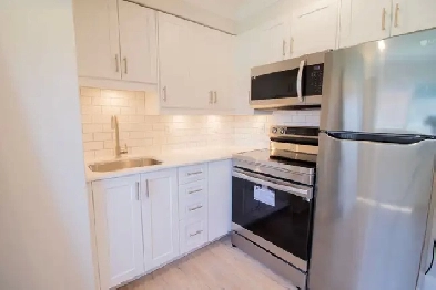 SPACIOUS Extended Bachelor Apartment in Welland! Image# 1