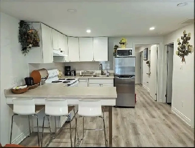 North York Furnished 1-Bedroom Apartment – All Inclusive – $1950 Image# 2