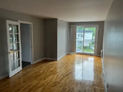 Logement 4 1/2 à louer Image# 2