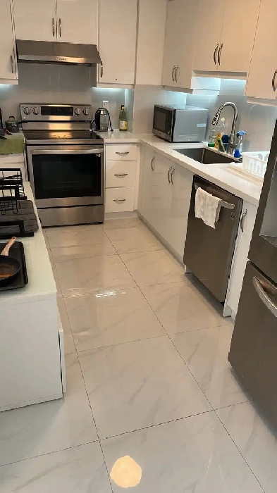 master room has private bathroom Image# 3