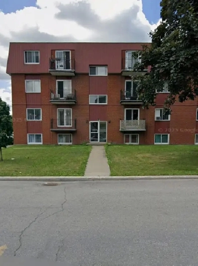 GRAND 4 1/2 À BOISBRIAND (1ER ÉTAGE) - PRÈS DE PLACE ROSEMÈRE. Image# 5