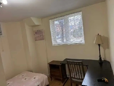 rooms for rent at York University village Image# 2