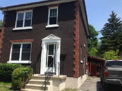 Student Housing for rent May 2026-2027 @ 157 Nelson st. Image# 4