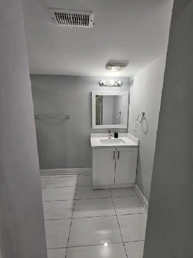 Room available for girl in Brampton Image# 2