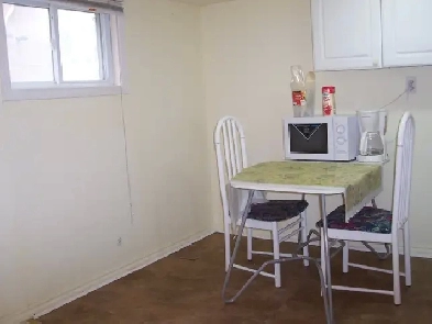 2b1b Apt by Yonge Finch Subway entrance