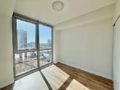 NEWLY RENOVATED 1-BEDROOM   DEN CONDO WITH STUNNING CITY VIEWS Image# 4