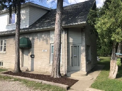 2 bedroom upper $1690 Include utilities -Feb 1st Image# 8