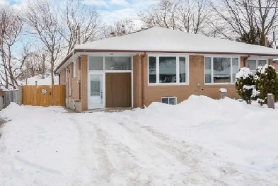 ROOM FOR RENT FOR FEMALE NEWMARKET - YONGE AND DAVIS Image# 4