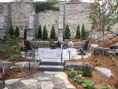 IDEAL DOWNTOWN LOCATION - walk to Queens, KHSC, amenities Image# 8