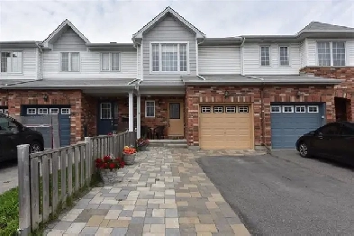Executive and charming townhouse like new in Barrhaven for rent Image# 3