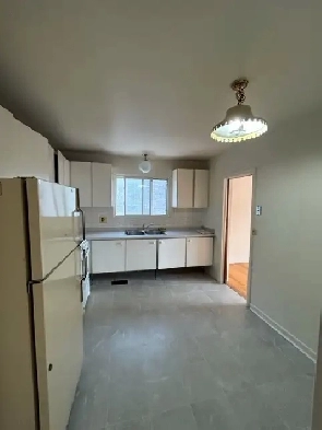 SPACIOUS 3-BEDROOM APT. - FEB. 1 - PARKING INCLUDED! Image# 4