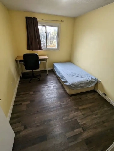 Heron Gate Mall, 2nd floor bedroom, all inclusive, Jan 1st. Image# 2