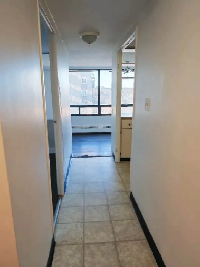 Location ! Location ! Downtown Edmonton – Utilities included Image# 4