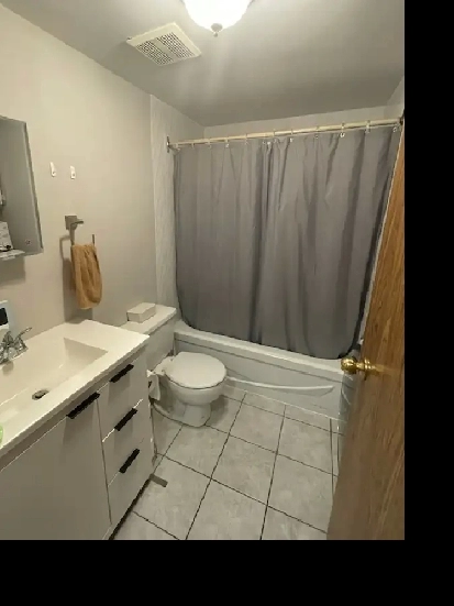 Nice 4 1/2 West Island NEAR ALL Image# 6