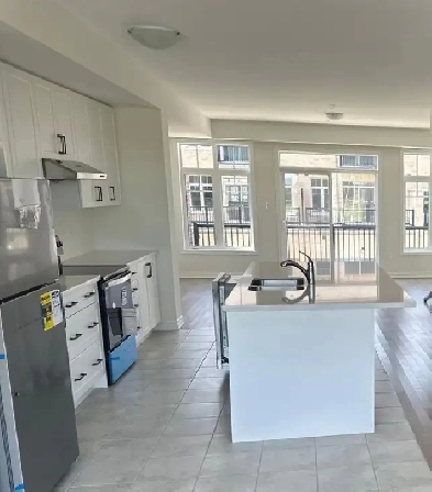 4 bedroom upper level townhouse house for rent Brampton Image# 6