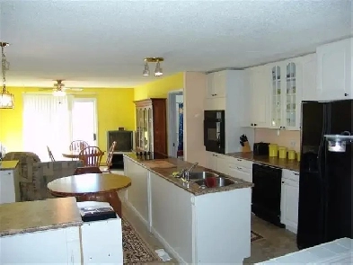 Marlbourough main floor 3 bedroom, garage extra $1550/m  60%ut Image# 10