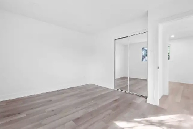 Private Room for Rent – Female Professionals Only – Lakeshore Image# 1