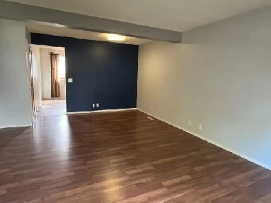 Abbeydale whole house 3 bedrm,2 liv room,renovated $1800/m   UT Image# 7