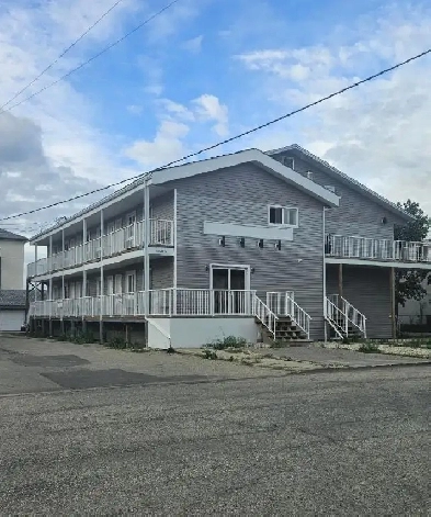 SAVE ON HOTELS-FULLY FURNISHED BACHELOR SUITES WITH KITCHENETTES Image# 2