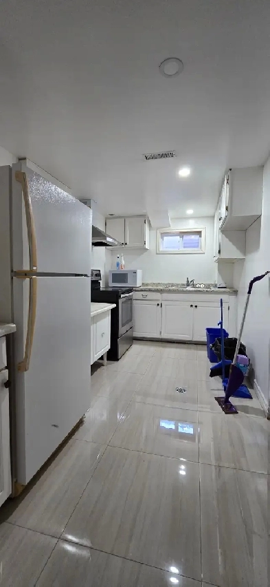 Basement Rental with kitchen and 2 bedrooms (Sheridan Homelands) Image# 5