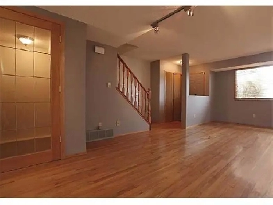 Spacious 3 Bedroom Single House in Edgemont - $1,900 Image# 2