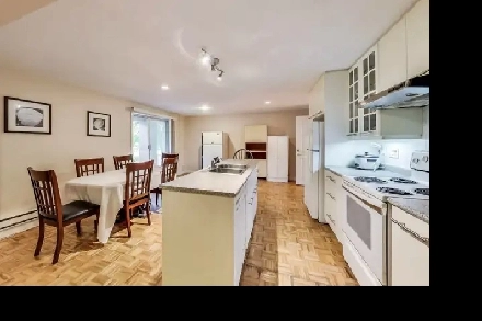 URGENT. NORTH YORK BAYVIEW 2 ROOMS  LARGE COMMON AREA   PARKING Image# 8