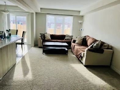 3-bedrooms den & 3-washrooms townhouse for rent in Welland Image# 2