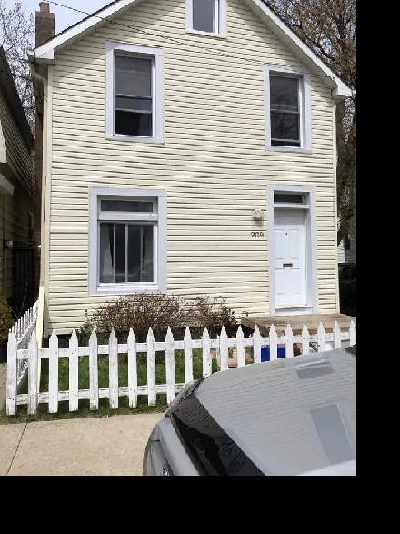 Queens student house for rent in hub Image# 11