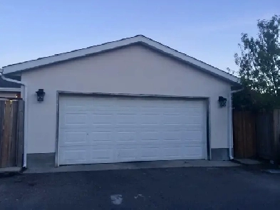 Double Garage Marlborough Park NE Image# 1