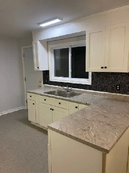 3 Bedroom duplex with basement Image# 6