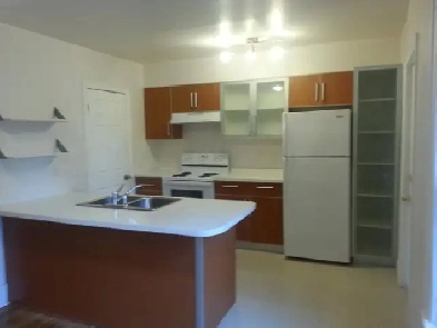 Walkerville 2 bedroom apartment available ASAP 519-566-8228 Image# 4