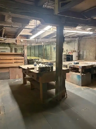 Très grand local commercial à louer Libre  /- 2700 p.c. Image# 3