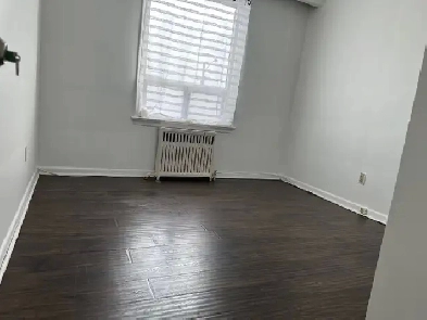 Spacious & bright 2 Bedroom Apartment in Lakeshore & Mimico Image# 2