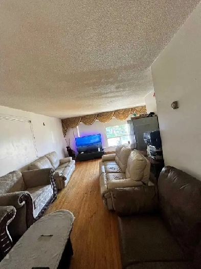 MASTERBEDROOM ( UPPER  LEVEL) FOR RENT IN MALTON Image# 3