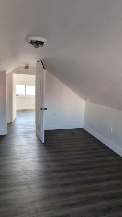 3BR FULL HOUSE   FINISH BASEMENT-$2500. OTTAWA & MAIN Image# 5