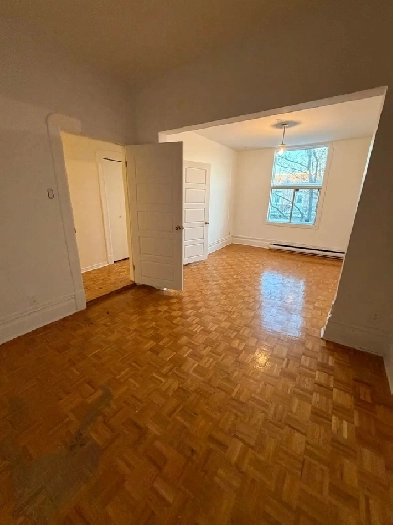 Large 4½ Apartment in Verdun Near Bus and Subway Image# 3