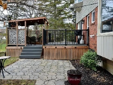 Stunning 4-Bed All-Brick Home: Modern Kitchen, Expansive Living Image# 2