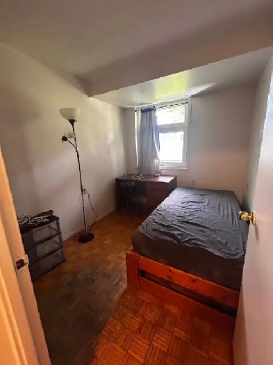 Furnished room downtown Toronto Image# 1