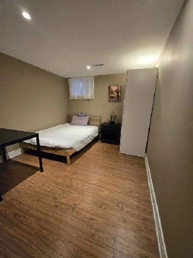 Bedroom neae UTM for rent Image# 4