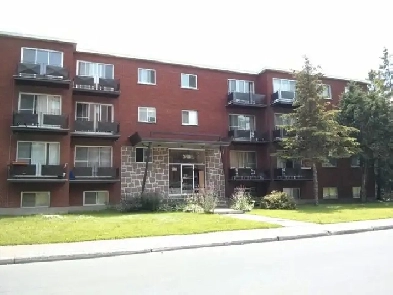 Grand 3,5   Village Pointe-Claire Image# 7