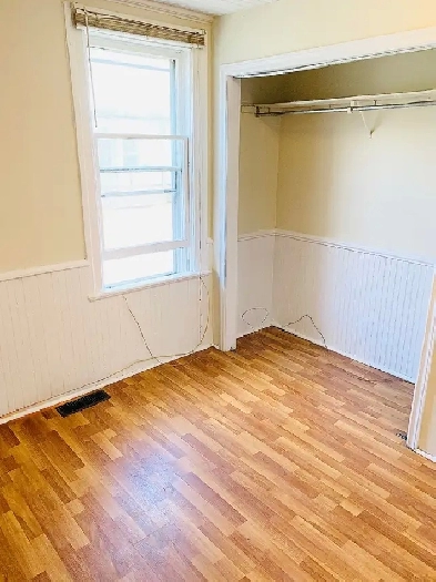 Room For Rent (Downtown Apartment) Dog & Cat Friendly - Open Now Image# 3
