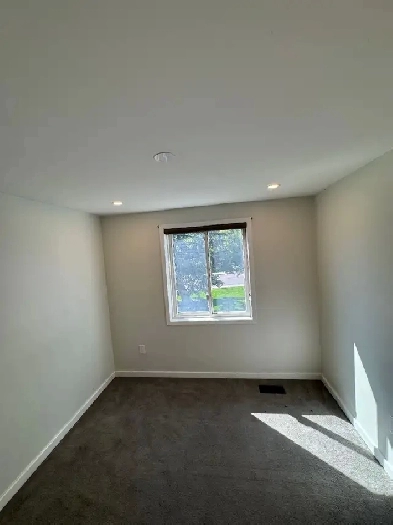 FURNISHED PRIVATE ROOM AVAILABLE IN BRAMPTON Image# 2