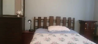 chambre a louer pour Femme tout inclus près du métro sauvé Image# 4