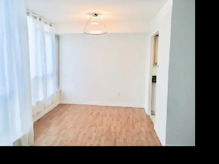 AVAILABLE NOW MISSISSAUGA CITY CENTRE LARGE SUITE ALL-INCLUSIVE Image# 10